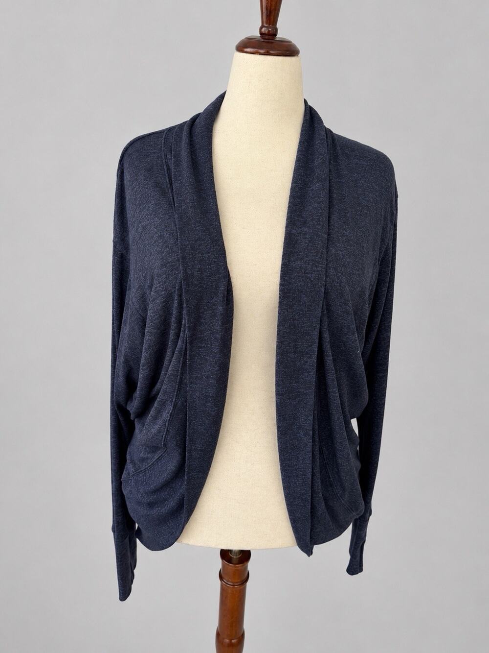 Athleta Luxe Pose Wrap L Navy Blue Cardigan Thumbholes Pockets Yoga Athleisure